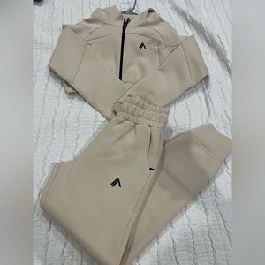 Alphalete ELMTS crop zip size small and joggers size xs NWOT